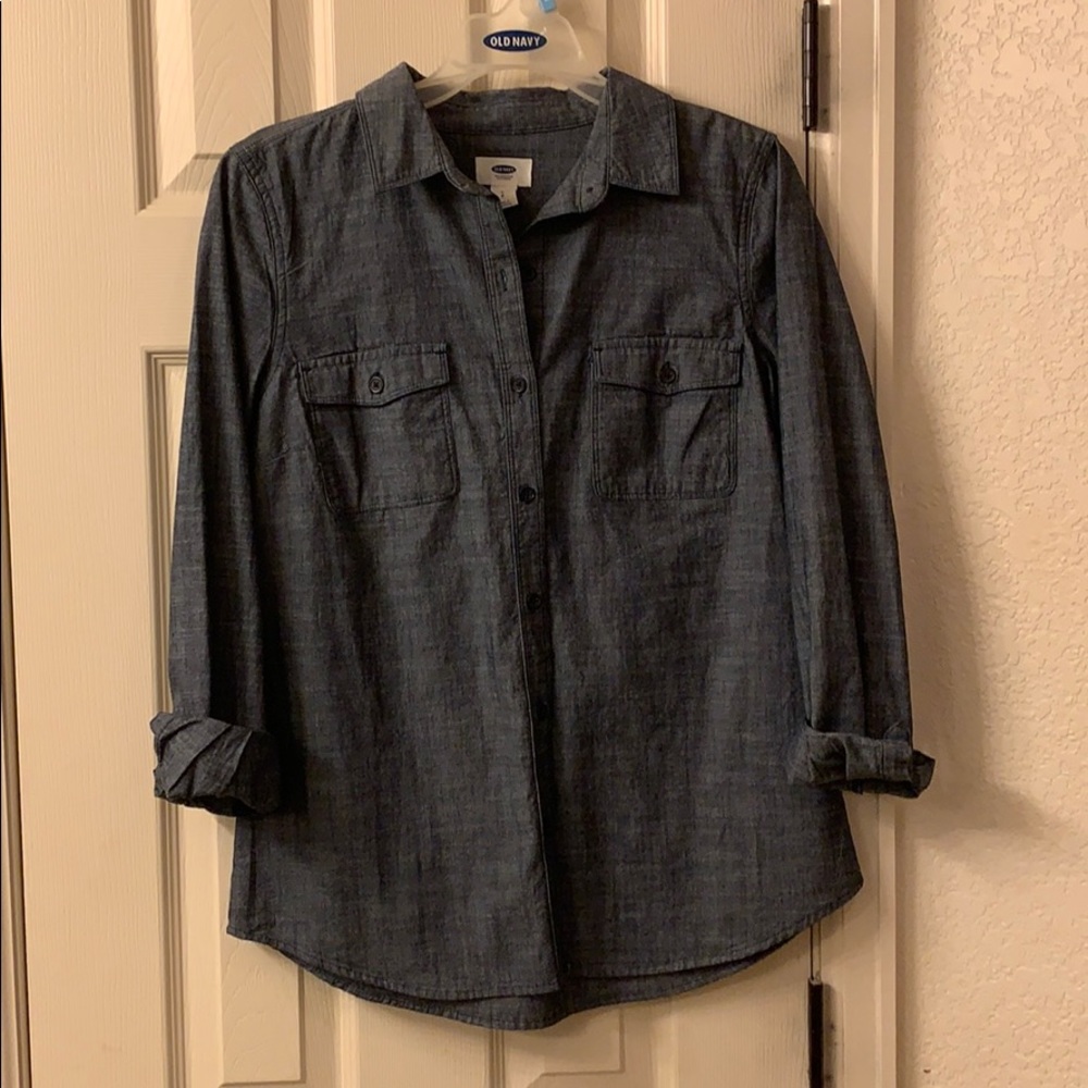 Old Navy denim button up classic shirt. Small
